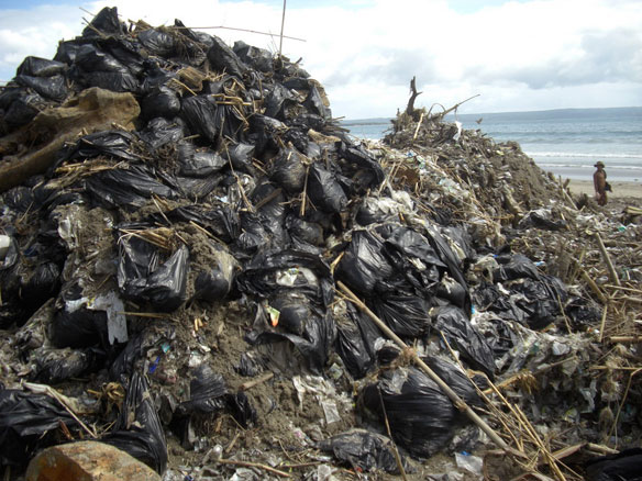 plastic-pollution-beach-bali