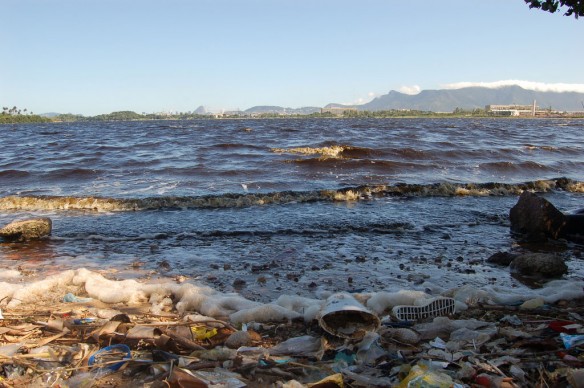 plastic-pollution-rio