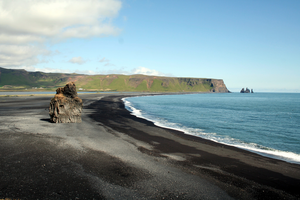 Tourists return sand and rock to Iceland with apology note