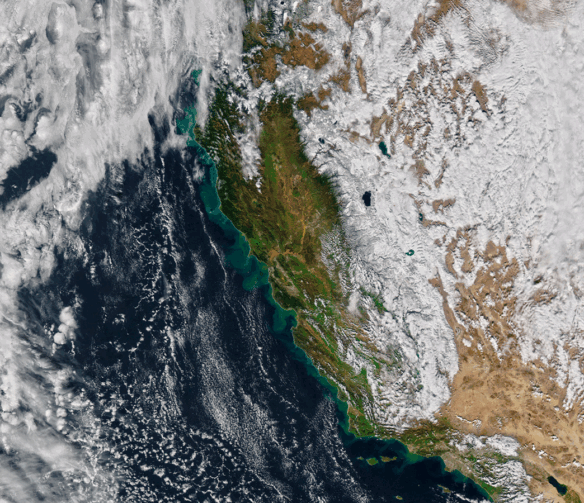 Swirls of sediment off the coast of California on January 17, 2023, and a view of same area off the coast of California under more typical conditions on January 23, 2023 (Satellite image by Joshua Stevens, courtesy of NASA earth observatory).