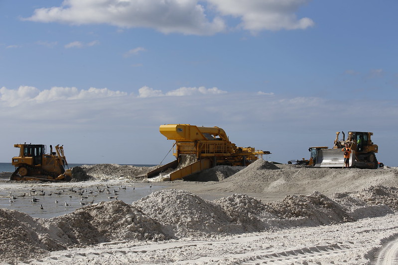 USACE project Sand Replenishment 5.5 mile strech of Anna Maria Island, FL (by Carol VanHook CC BY-SA 2.0 via Flickr).