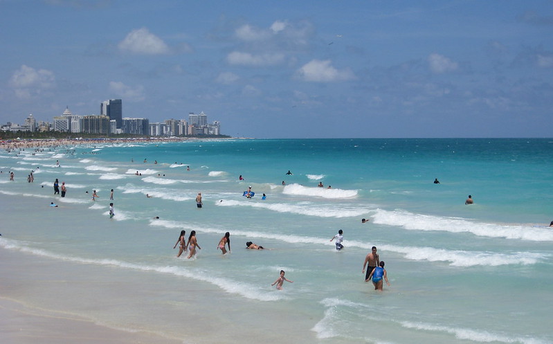 Miami Beach - South Pointe Park - Atlantic Ocean Beach (by Jared CC BY 2.0 via Flickr).