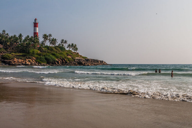 Varkala beach - India (by Henrik Jagels CC BY 2.0 via Flickr).