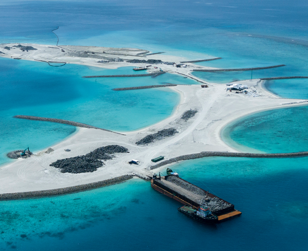 Centara Three Island Reclamation Project(by Maldives Transport & Contracting Company CC BY-SA 1.0 via Wikimedia).