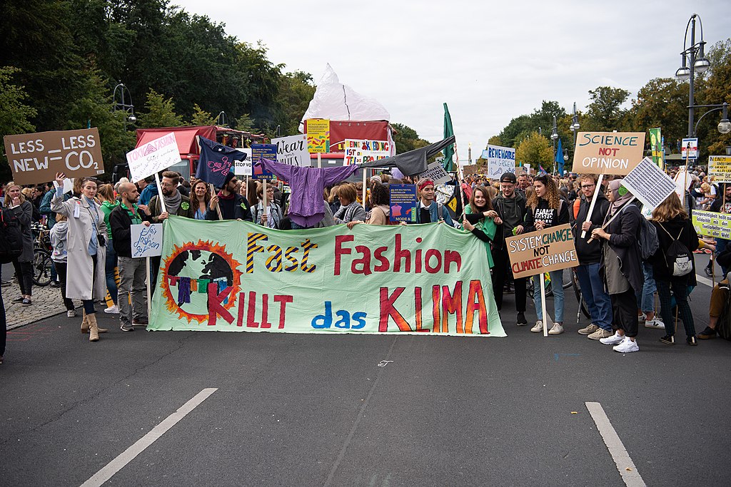 Fast Fashion killt das Klima: a protest in Berlin, October 14, 2019 (by Stefan Müller CC BY 2.0 via Flickr).