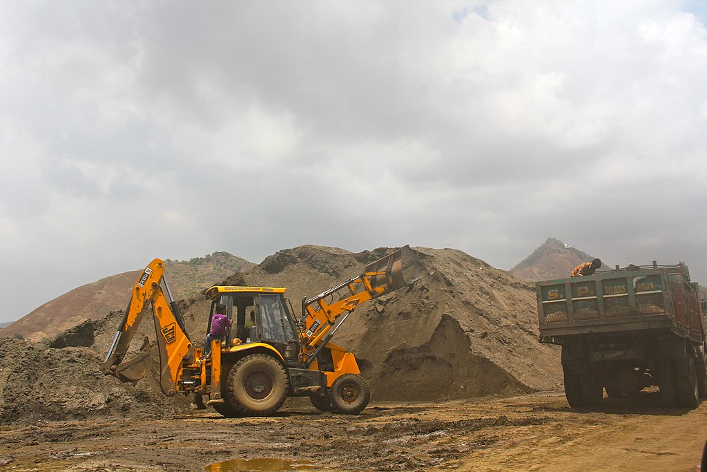 Sand Mining (by Sumaira Abdulali, CC BY-SA 3.0 via Wikimedia).