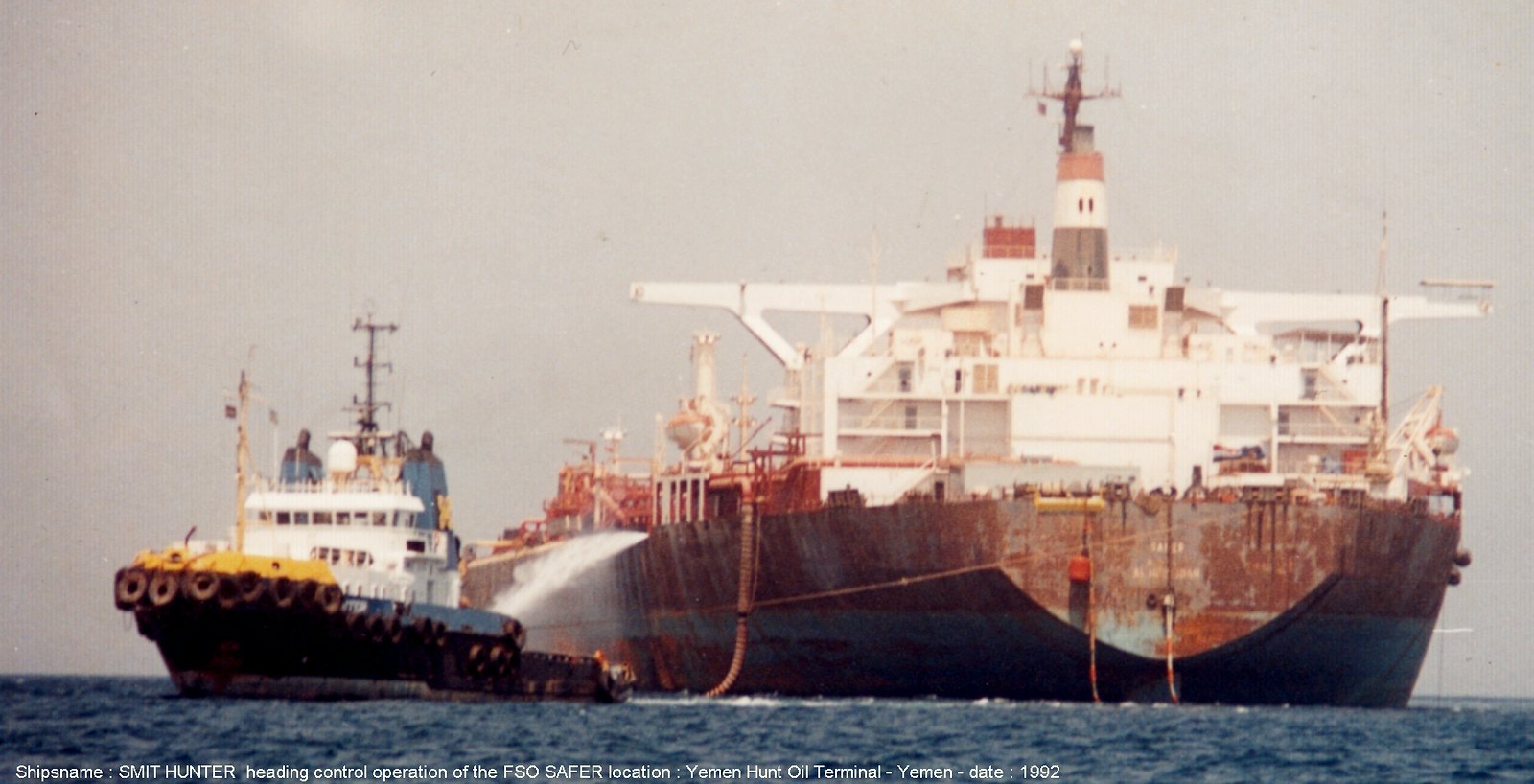 A 1992 file photo of FSO Safer off the coast of Yemen (by Maasmond Maritime/Piet Sinke CC BY-NC-SA 2.0via Flickr).