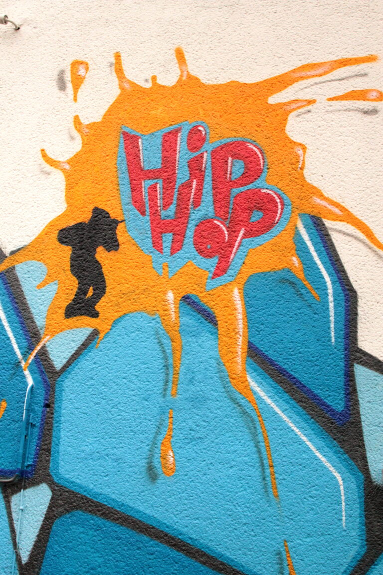 Hip Hop Graffiti (CC BY-SA 4.0 via Pxfuel).