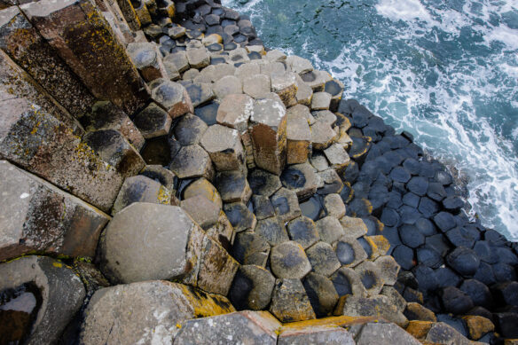 Giants Causeway, Northern Ireland (by llee_wu CC BY-ND 2.0 DEED via Flickr).
