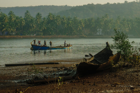 Sand Mining on Terekhol River, Cargao, India, Goa (by Ivan Komarov, CC BY-NC 2.0 DEED, via Flickr).