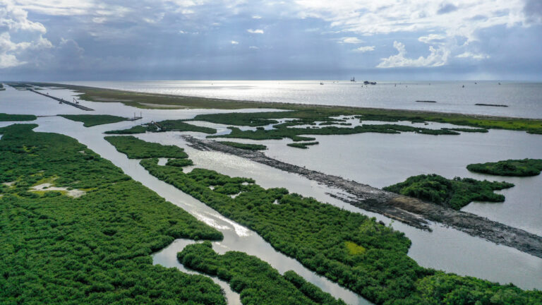 Caminada Back Barrier Marsh Creation, Lousiana Coast (Courtesy of Louisianan Coastal Protection and Restoration Authority CC BY-NC-ND 2.0 DEED via Flickr).