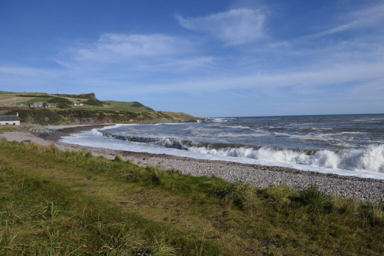 Inverbervie Beach, Scotland UK (by Mary Rodgers cc-by-sa/2.0 via geograph.org.uk/p/6626054).