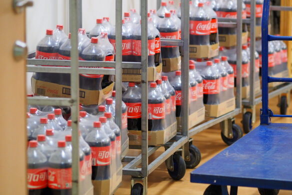 Trollies of Coca-Cola products ready to be served to conference attendees (by COSCUP CC BY-SA 2.0 via Flickr).