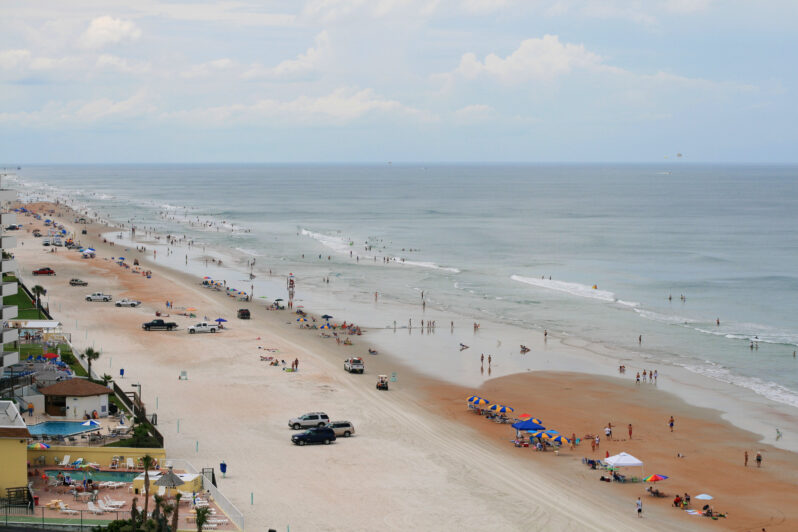 Daytona Beach Shores, FL , from a hotel balcony, 2008 (by "if winter ends," CC BY-NC 2.0 via Flickr).