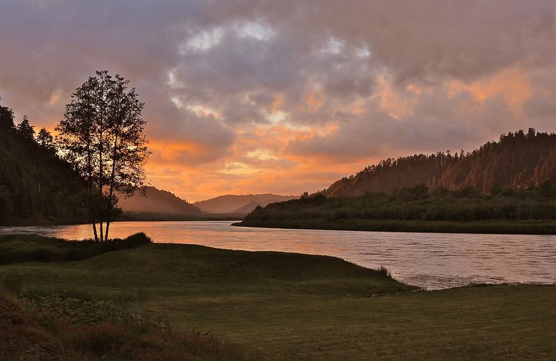 Sunset On The Klamath River (by Linda Tanner CC BY-NC-ND 2.0 via Flickr).