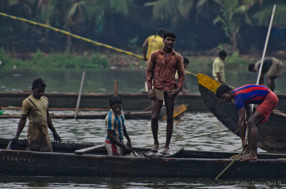 Sand dredging in the Kallada River, Kerala, India 2011 by Pablo Necochea CC BY-NC 2.0 via Flickr.