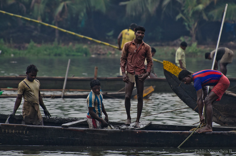 Sand dredging in the Kallada River, Kerala, India 2011 by Pablo Necochea CC BY-NC 2.0 via Flickr.