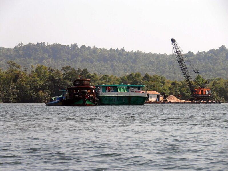 Unauthorized sand mining at the Tatai River in the Koh Kong Conservation Corridor,Cambodia 2012 (by Wikirictor CC BY-SA 4.0 via Wikimedia).